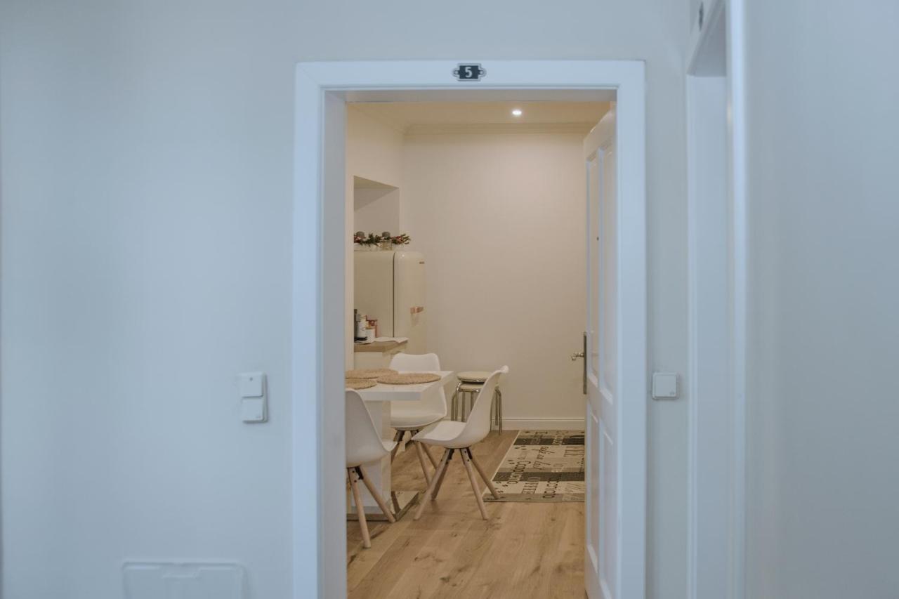 Pink Lotus Apartment 비엔나 외부 사진